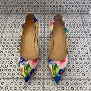 Colorful great condition pumps